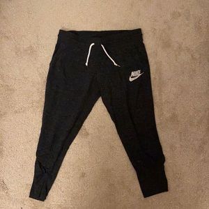 Nike Capri